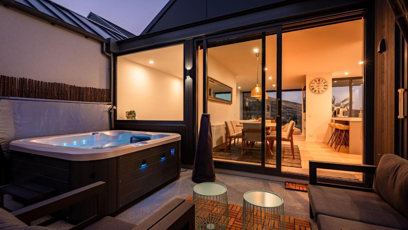 The Tiers- Hot Tub- Ac- Bbq- Free Parking Villa Queenstown Eksteriør billede